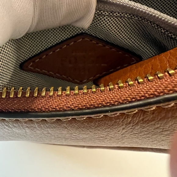 AUTHENTIC FOSSIL HARWELL LEATHER CRESCENT BAG - Picture 10 of 13